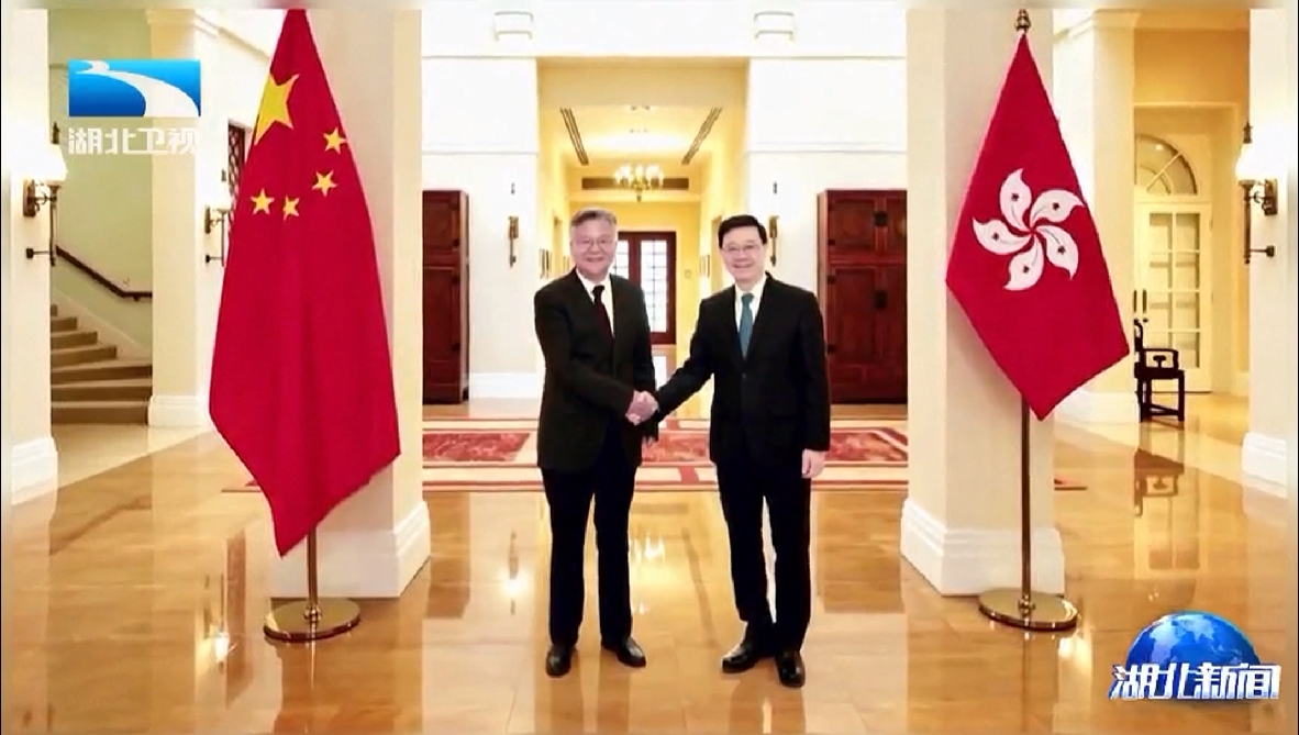 李殿勋率团访问香港
